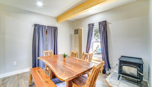 All-Season Seney Home with Private Yard and Fire Pit! - Foto 2