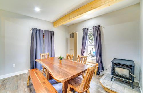 All-Season Seney Home with Private Yard and Fire Pit! - Foto 2