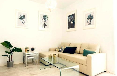 precioso piso en playa caleta - Foto 1