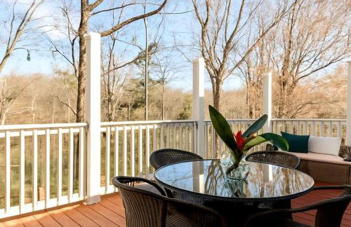 Waterfront Retreat with Spectacular Interior, Jacuzzi and Game Room in NC - Foto 27