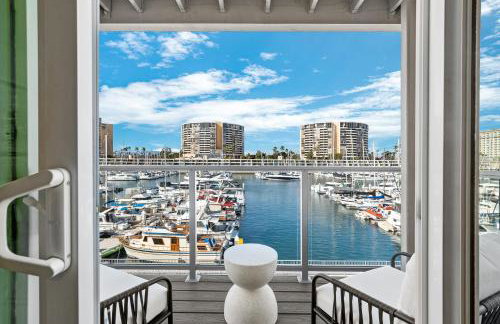 Serenity Over the Sails - A 2-Bedroom Escape w Stunning Marina Views - Foto 2