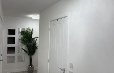 Serenity Waterfront 2 Bed Apartment - Foto 8