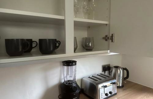 Modern Home with Games Room, Watford - Foto 13