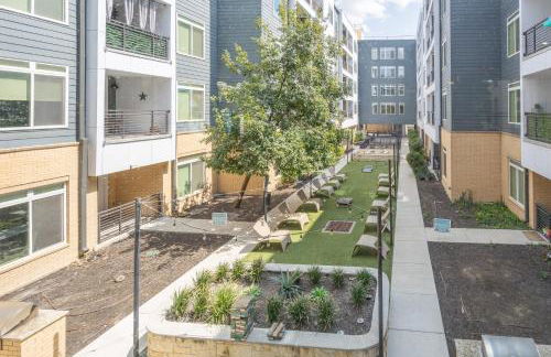 Riverwalk and Pool view Apt with King bed Infinity Pool Gym Free Parking - Foto 11