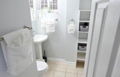 Trendy Apt in Bloomingdale - Parking - Foto 16