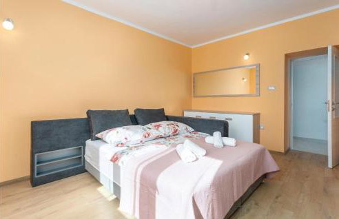 2 Bedroom Nice Apartment In Viskovo - Foto 15