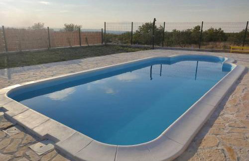 Kuća za odmor M&J s grijanim bazenom - Photo 51