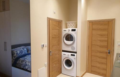 London Luxury Apartments 3 Bedroom Sleeps 8 with 3 Bathrooms 5 mins Walk to tube station free parking - Foto 39