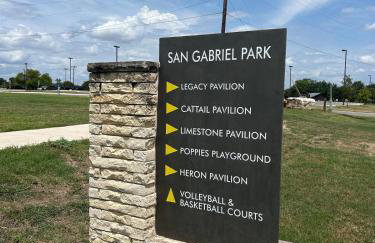 Spacious, Peaceful, Historic - 3 Minute Walk to the Square - Foto 17