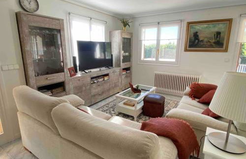 Maravillosa casa con piscina en un pueblo único, Artajona - Navarra - Foto 9