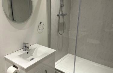 Epsom High Street Apartment 10 - Photo 5