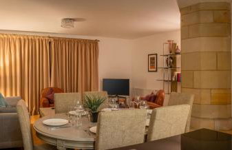 Abbey Church 9 The Nave 2 bedroom Luxury Self catering apartment in Historic Abbey - Foto 3