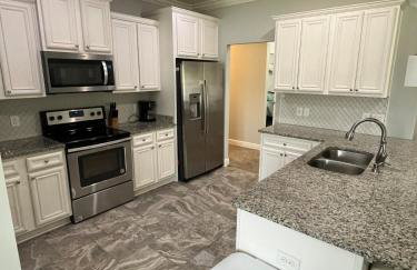 RV Ready 3BR 2BA Home Near Navarre and Destin - Foto 1