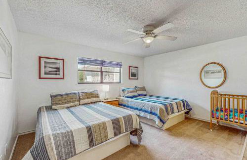 Spacious Lakefront Home with Water Views, WiFi & Private Washer/Dryer - Foto 15