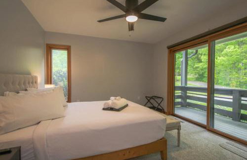 Mountain View 3BR with Sunroom, Close to Ski and Trails - Foto 22
