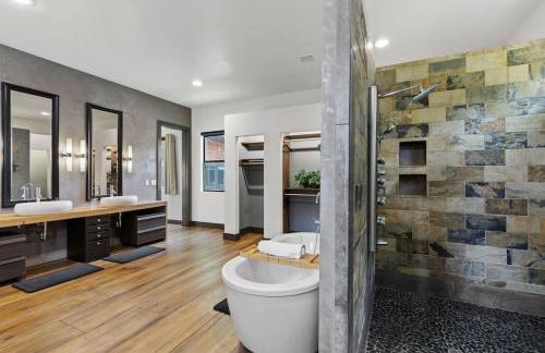 LUX Treehouse on Private Lake next to Lake Conroe with Game room, Paddleboards, Lake Views, and more! - Foto 26