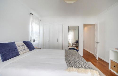 Enchanting Sherman Oaks Home With Pool permit #HSR two five zero zero 3222 - Foto 23