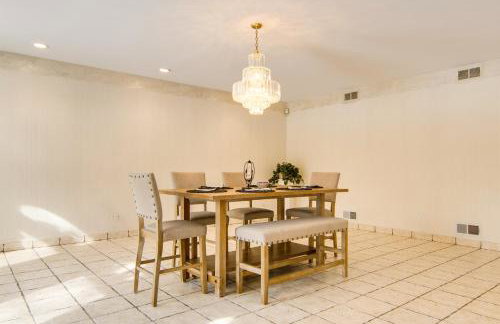 Hot Tub and Sauna Hoffman Estates Villa in Elgin! - Foto 10