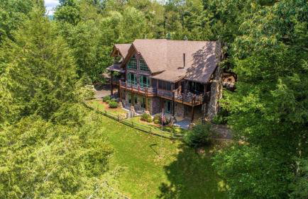 Luxury Riverfront Lodge - Sleeps 12, VIEWS, Fireplaces, Dogs OK - Photo 6