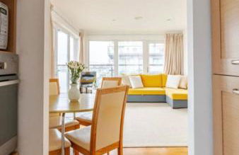 Amazing River view 2 bedroom apartment, sleeps 6, balcony and parking - Foto 59