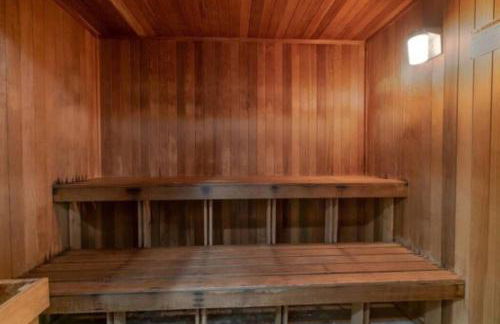 Turnkey Tranquility with Marina & Intercoastal views - Foto 24