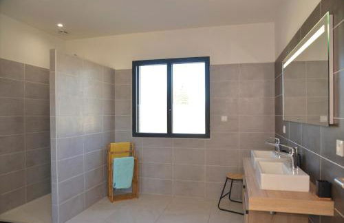 Villa à Barjac piscine chauffée et vue panoramique - Photo 11