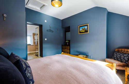 Castle Views cottage in historic village & woodfired hot tub - Photo 21