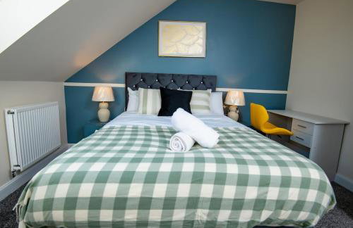 Luxury 5BDR with City Access, Free Parking and Wi-Fi - Photo 31