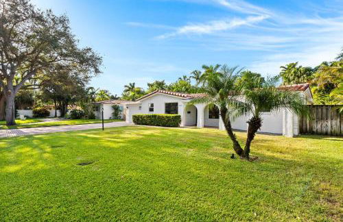 Solar Heated Pool Spa Tiki Hut Huge Backyard Hammock Retro Bikes - Foto 2