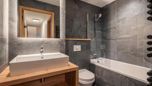 Apartment Peridot Champagny-en-Vanoise - by EMERALD STAY - Foto 3, towels, Shower
