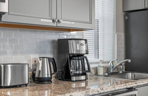 Bloomfield, Pittsburgh Bright and Spacious TWO Bedroom Apt with Free Parking - Foto 13