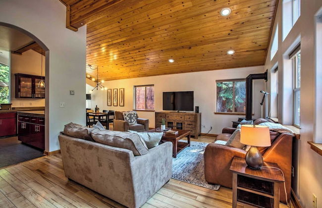 Moosetrack by Avantstay Cozy Cabin In The Of Tahoe Donner w/ Hot Tub - Foto 5