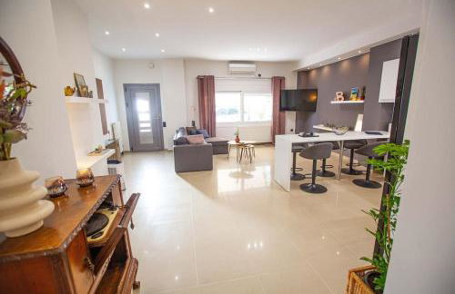 Kalafatis Downtown Apartment - Photo 1