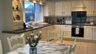House in Mid Ulster - Sleeps 8 - Foto 3, stove, dishwasher, pet friendly, toaster, minibar