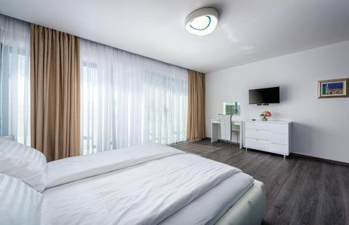 Five-Bedroom Holiday Home In Zminj - Photo 25