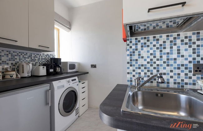 Mediterranean Living Right by the Beach - Foto 8