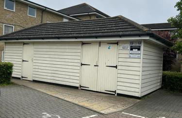 Modern Beautiful Gated Two Bed Apartment - Foto 29