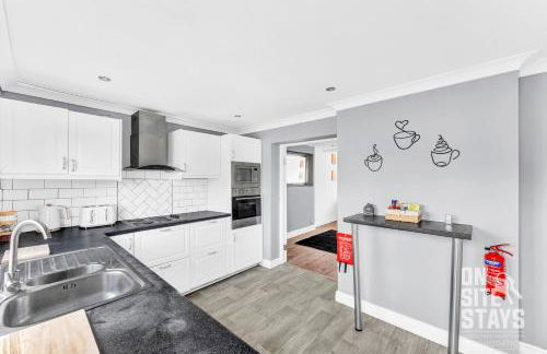 OnSiteStays - 3 bedroom, 2 x space driveway and Wifi - Foto 8