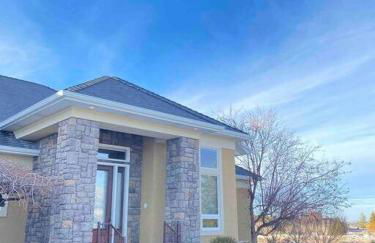 Luxury home w a View- biking and hiking near - Foto 7