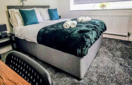 No 7 - Bright, Spacious 3 Bed Home with Parking & WiFi - Foto 10