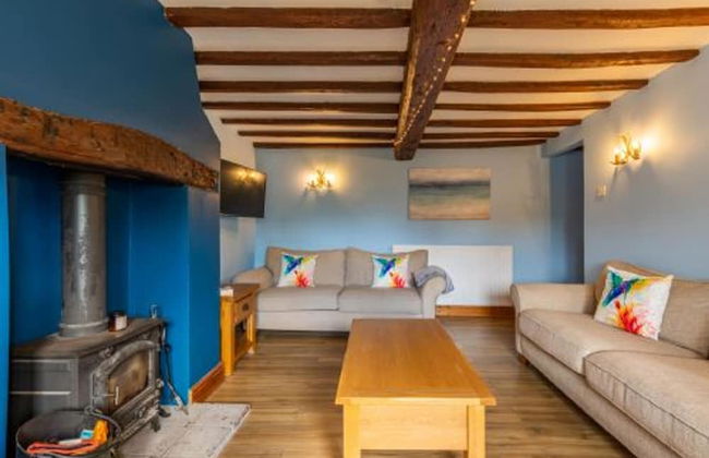 Host Stay Honeysuckle Cottage - Photo 11