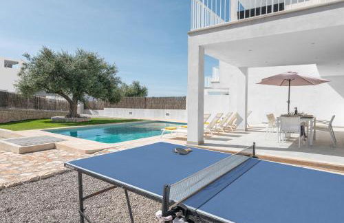 STUNNING VILLA MARIANELLA, CASA GRIS, POOL, BBQ, AC, FREE WiFi - Foto 12