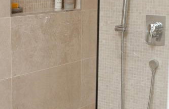 Luxury Poolside Villa - Photo 25