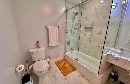 The Classy Suite - 2BR with Free Parking - Foto 15