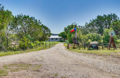 Recently Built Cabin with Pavilion in Granbury! - Foto 24