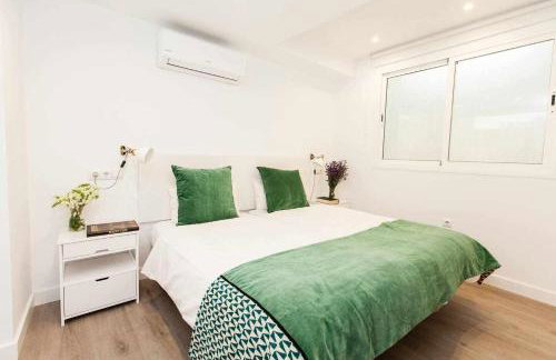 ISG Apartments Downtown family haven Free parking spot - Foto 18