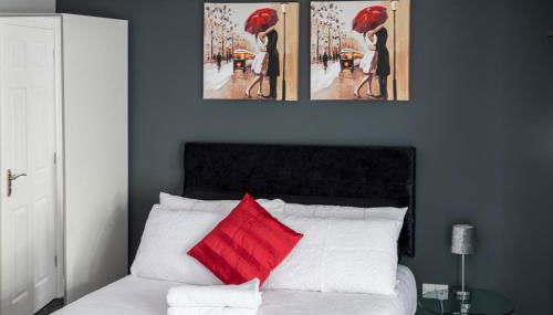 Modern and Stylish 1-Bedroom Guesthouse near M6 J10 Perfect for Business Stays & Couples Free Parking & Wi-Fi - Foto 3