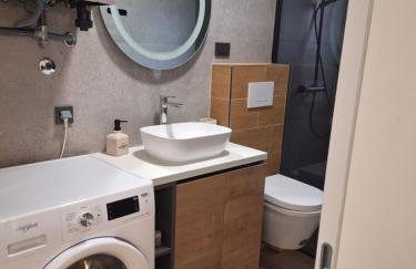 City heaven,self check in, with free parking - Foto 37