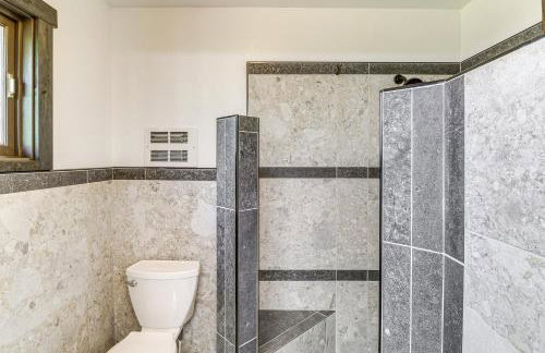 Deck and Mtn Views Libby Home on Golf Course! - Foto 15