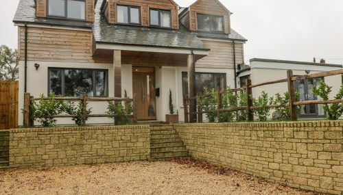 Little Foxes - Photo 2